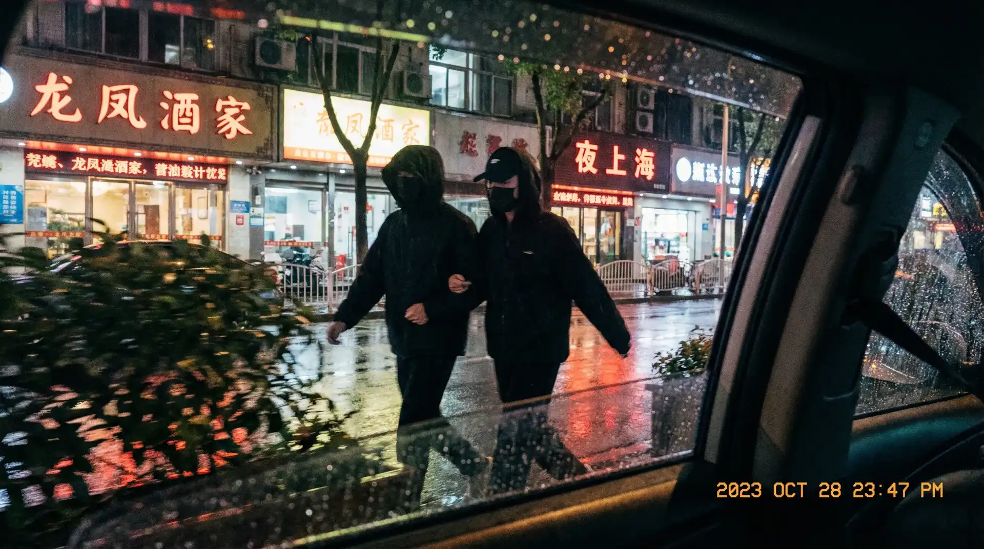 亚博体育盛世娱乐 - 顶流明星深夜密会现场抓拍照片